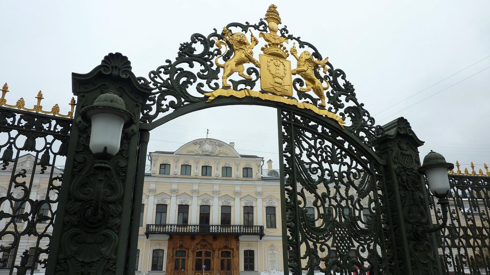 Весенний Петербург (Оранжерея СПБГУ и Шереметевский дворец)